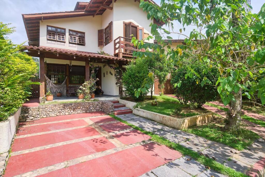 Casa linda em condomínio fechado
