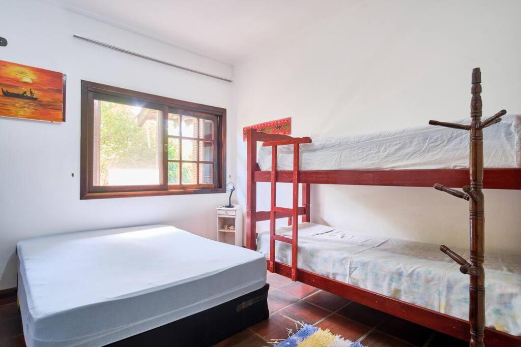Casa linda em condomínio fechado