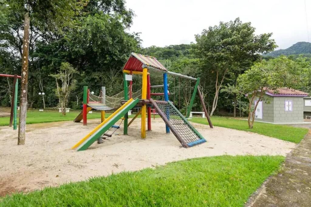 Casa linda em condomínio fechado