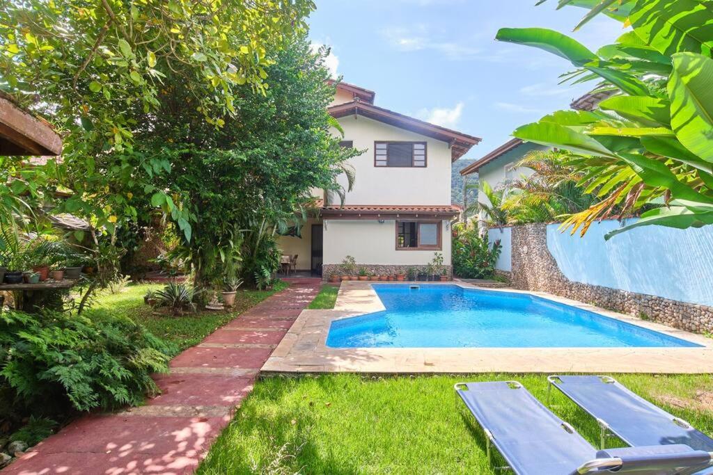 Casa linda em condomínio fechado