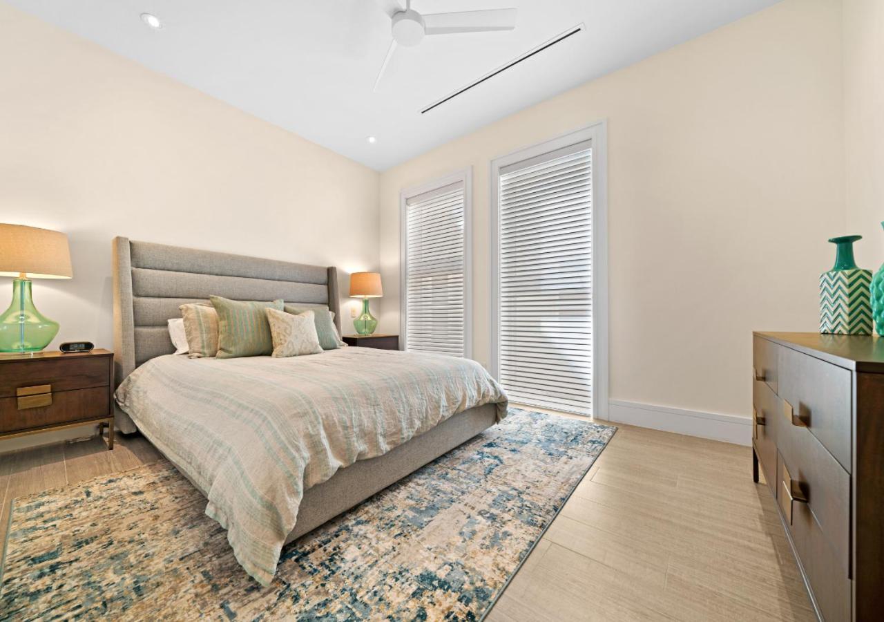 LUXURY 2 Bedroom Condo on Paradise Island - Near Atlantis!