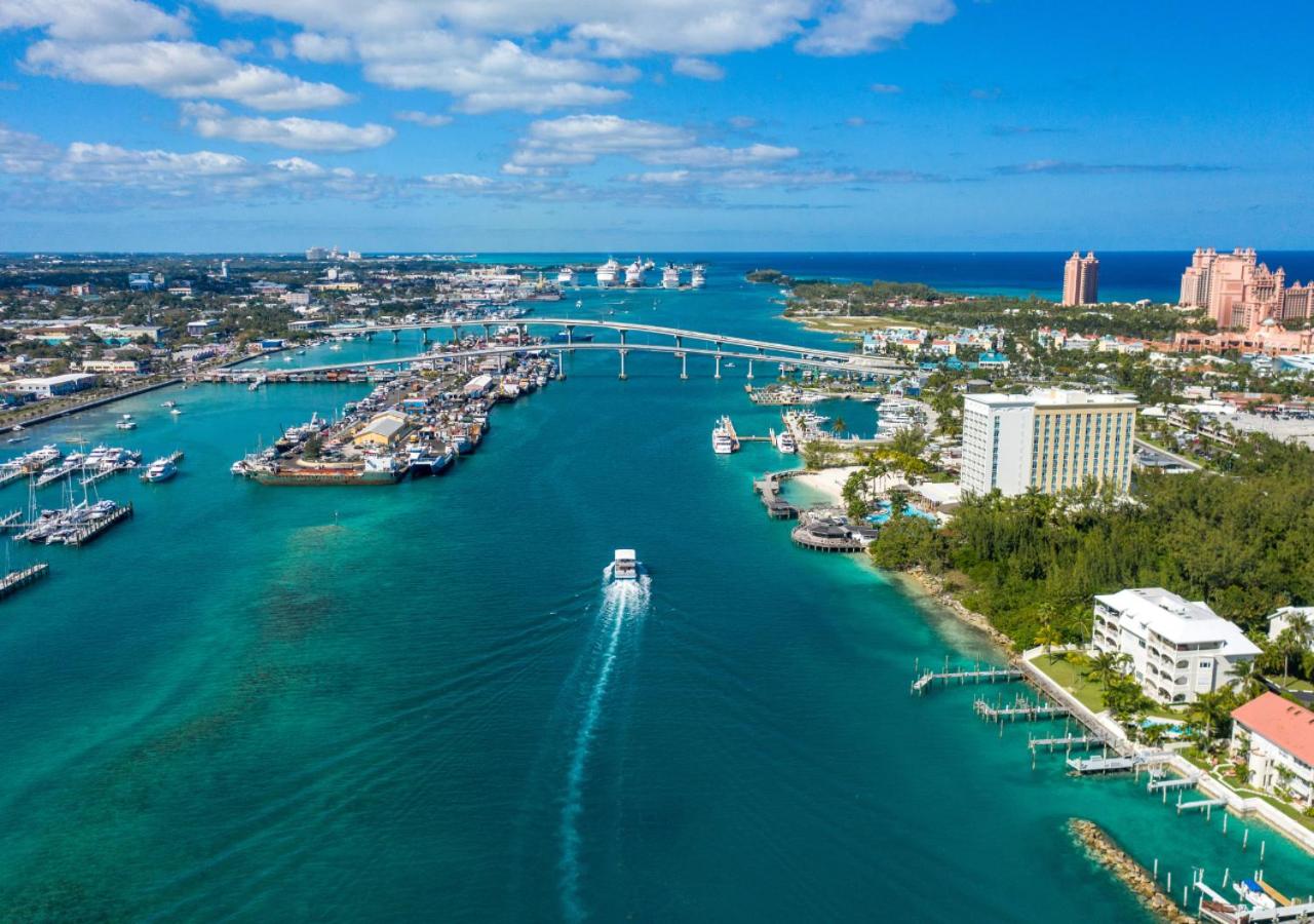 LUXURY 2 Bedroom Condo on Paradise Island - Near Atlantis!