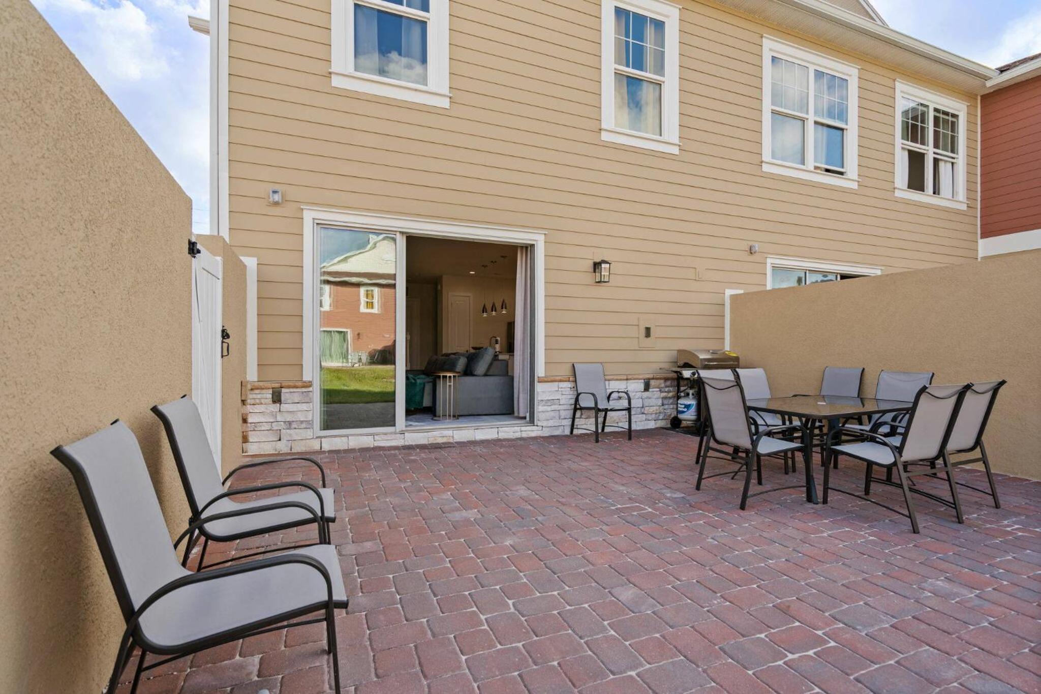 Wonderful towhouse very close to Disney