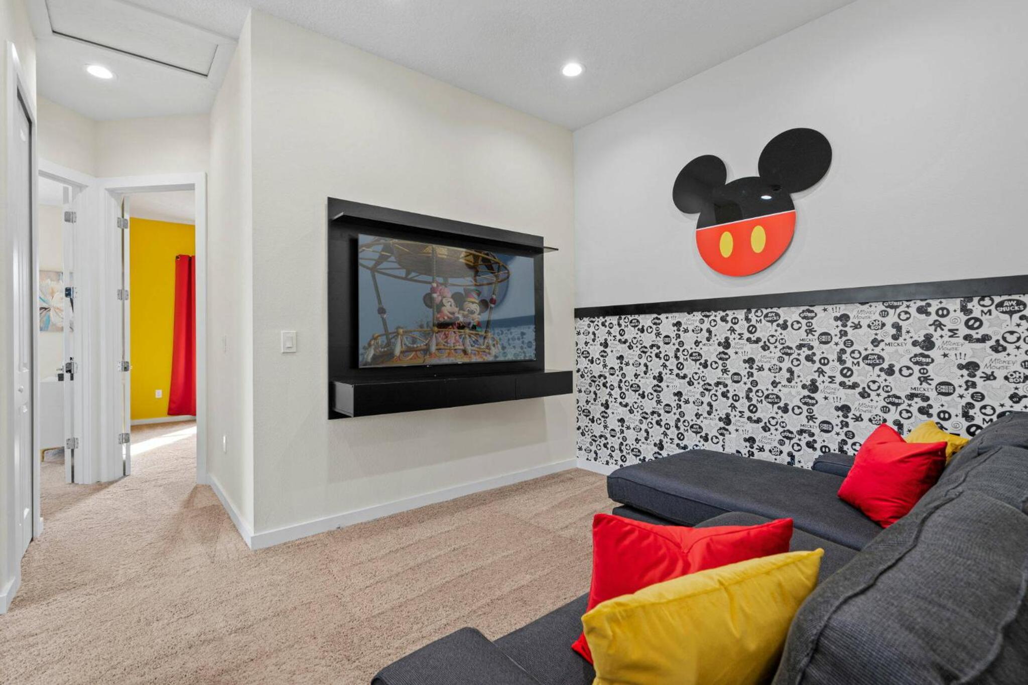 Wonderful towhouse very close to Disney