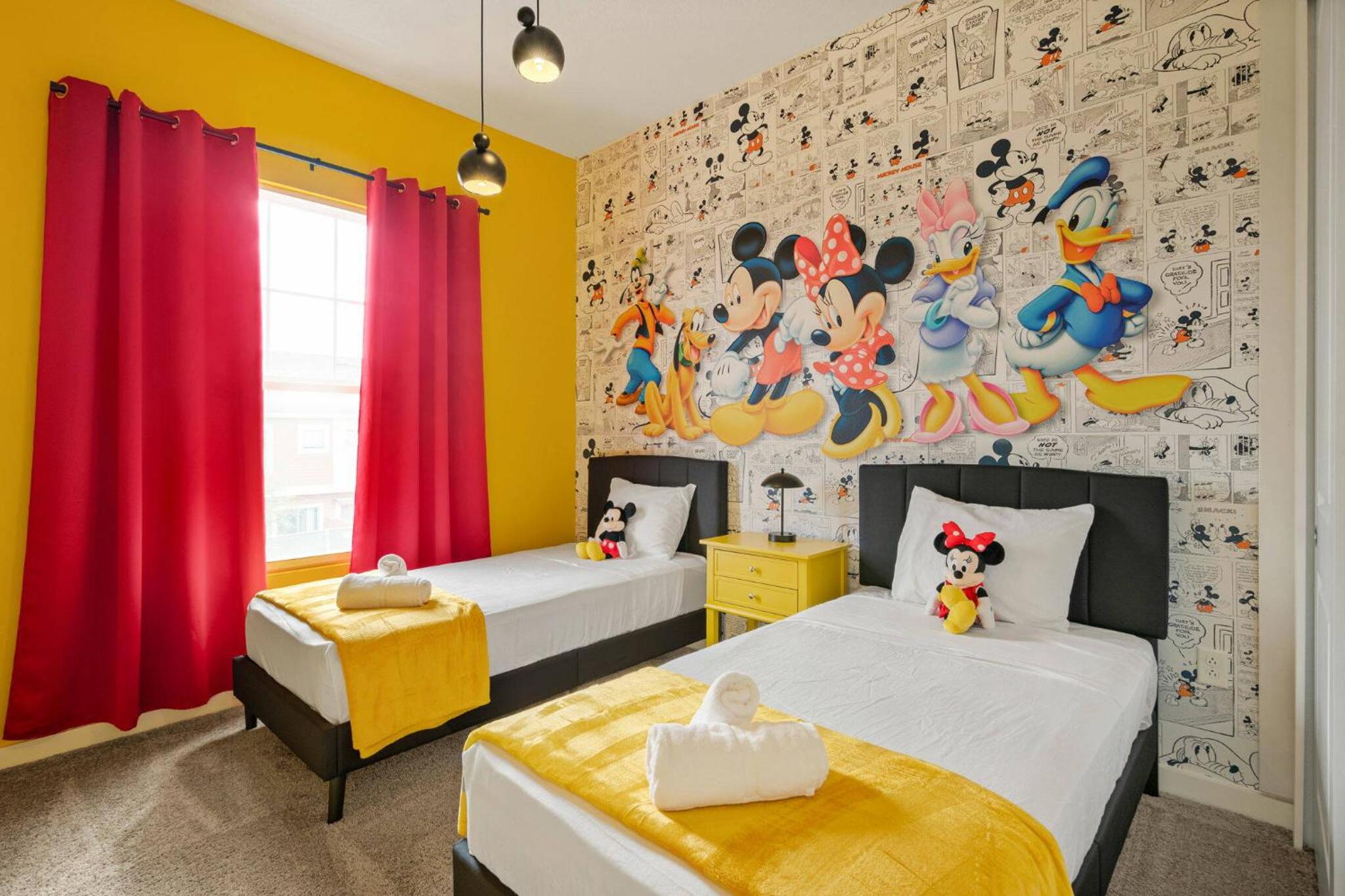 Wonderful towhouse very close to Disney