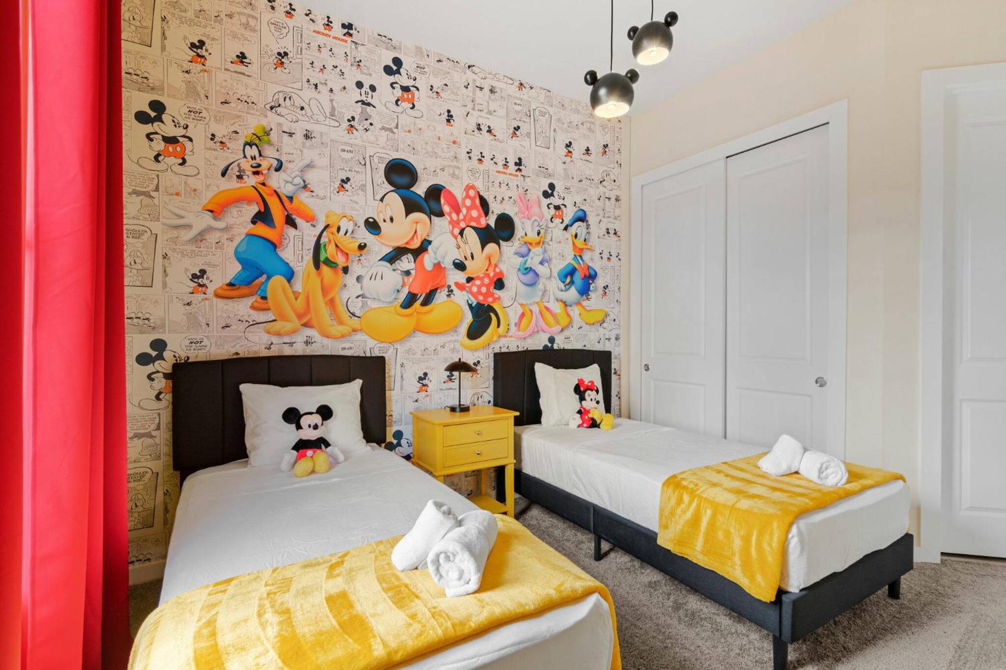 Wonderful towhouse very close to Disney