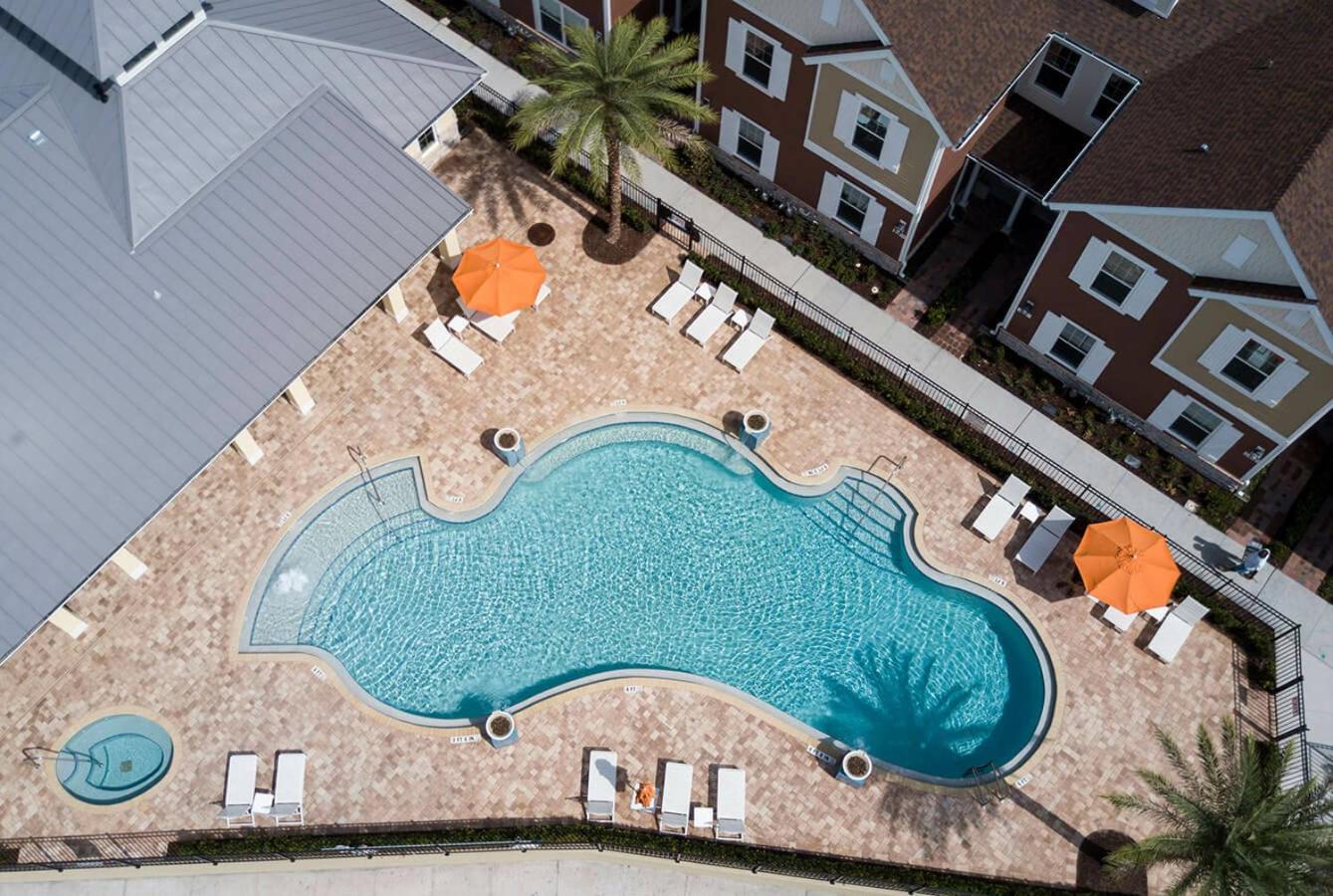 Wonderful towhouse very close to Disney