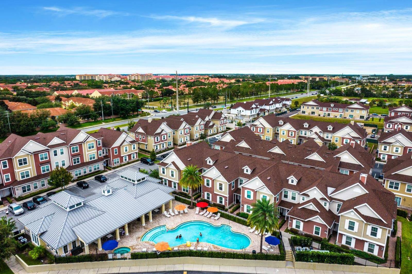 Wonderful towhouse very close to Disney