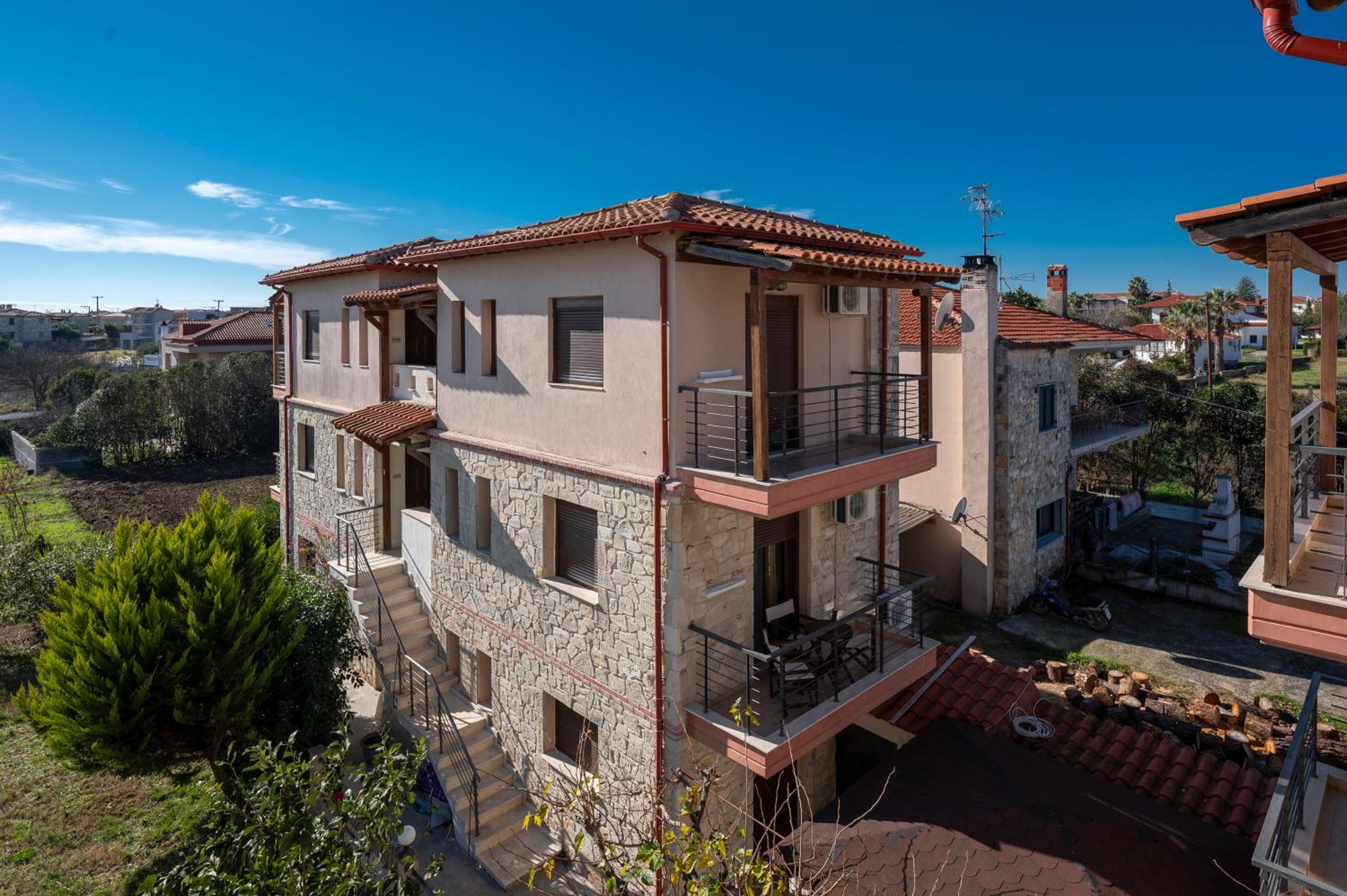 Eleon Suites & Apartments