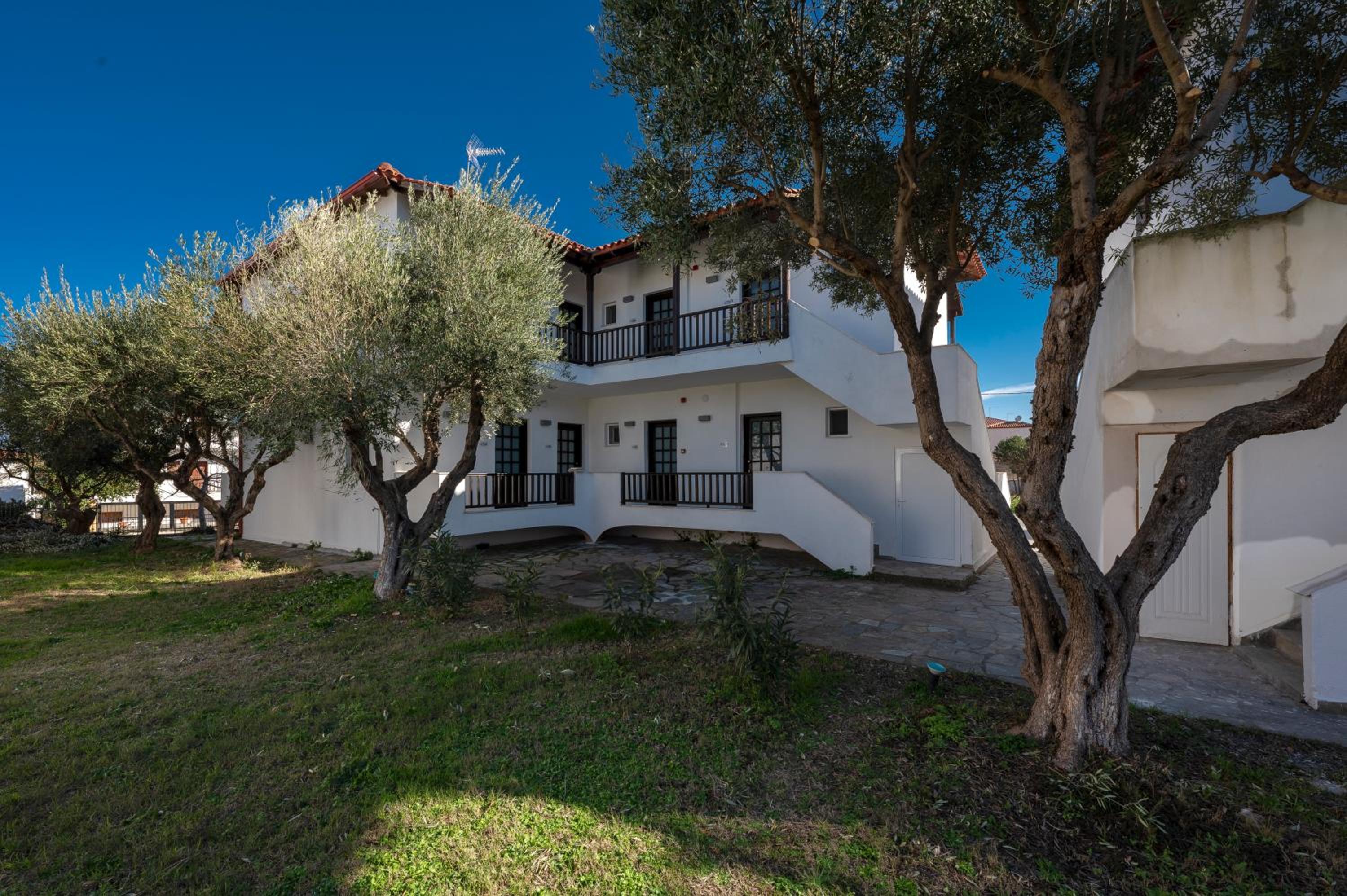 Eleon Suites & Apartments