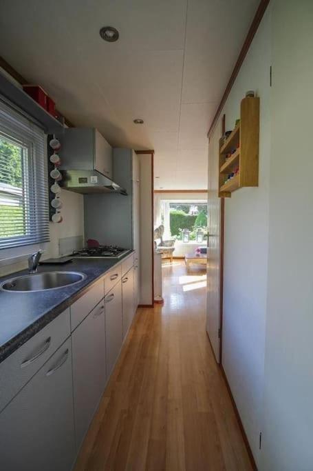 Chalet voorzien van alle gemakken in een bosrijke omgeving view 4
