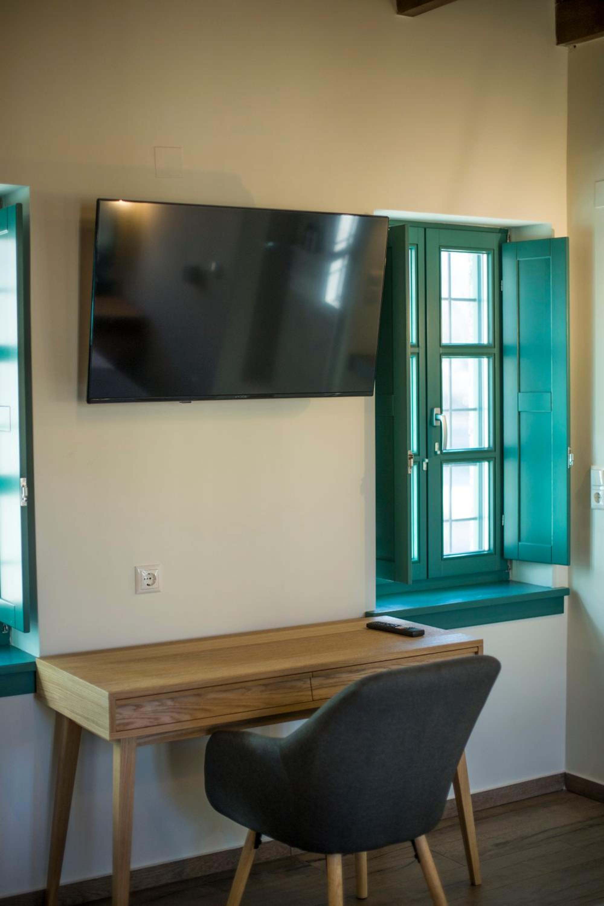 MAKRIS Papigo Luxury suites