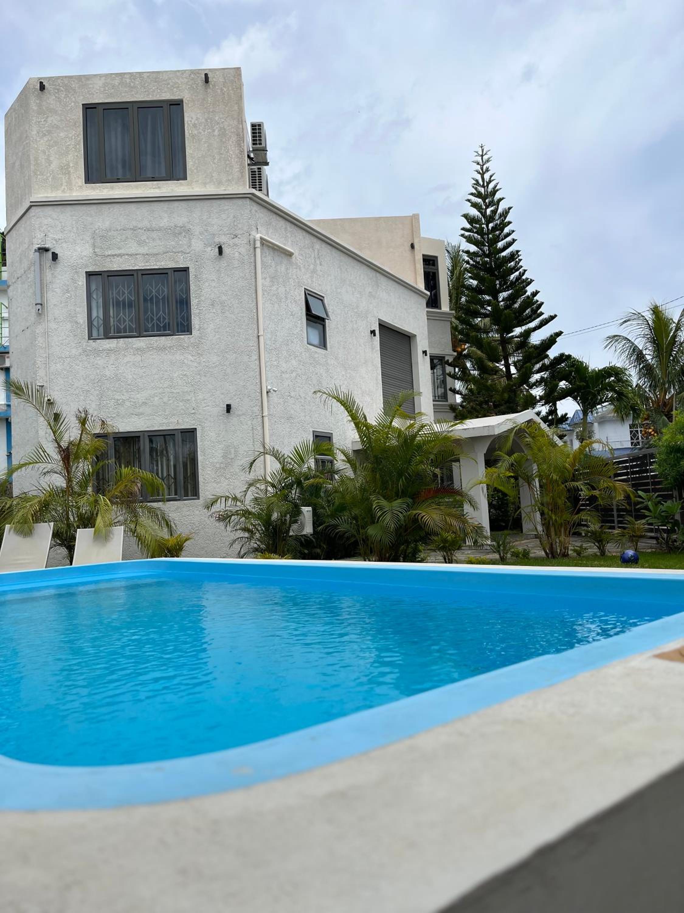 Cosy 2 bedrooms apts in Pereybere -Seasons Break Apartment view 3