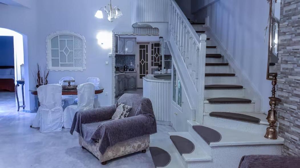 Luxury apartment in the city center view 3