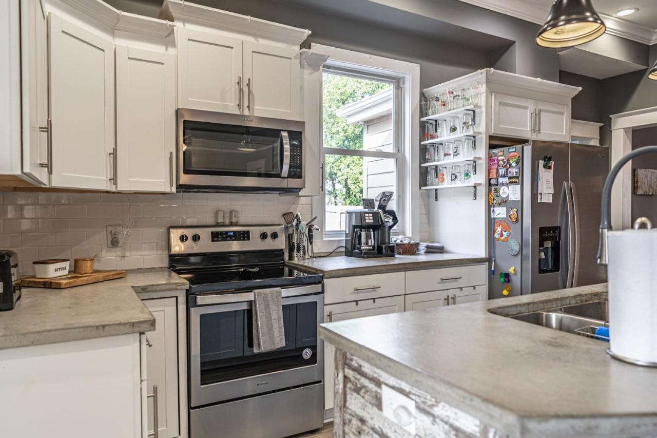 Charming Retreat- Downtown Carthage view 2