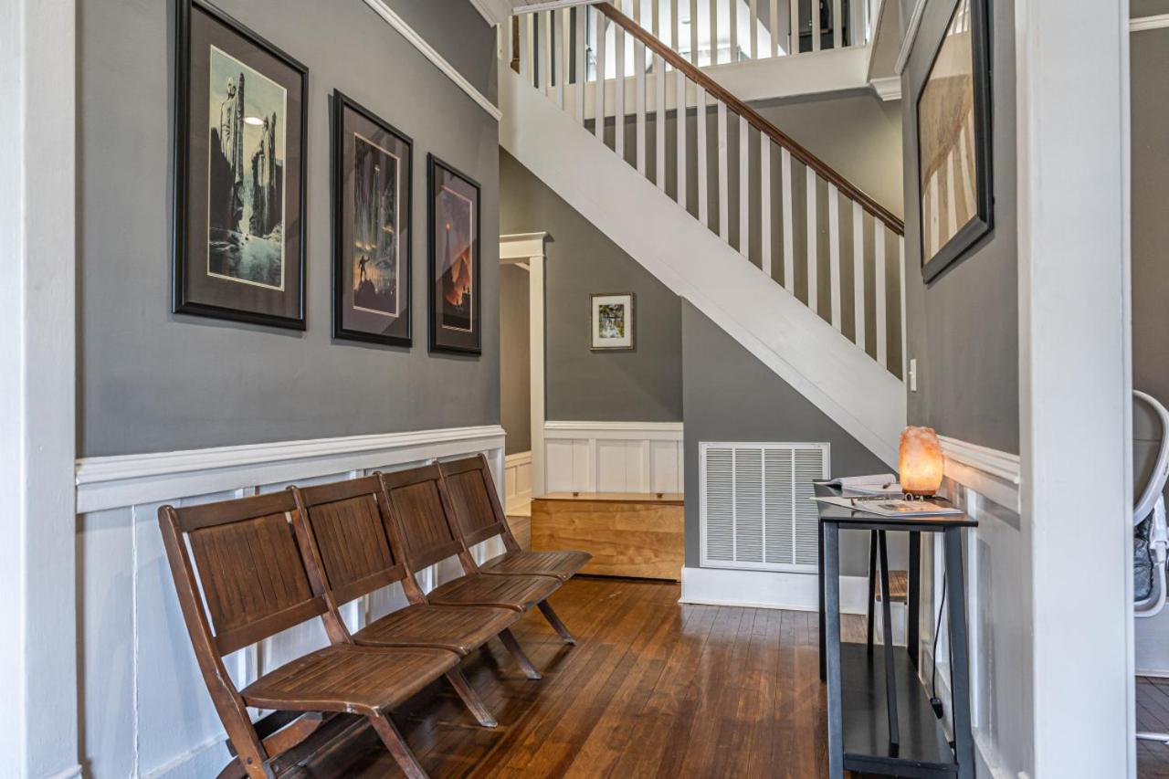 Charming Retreat- Downtown Carthage view 3