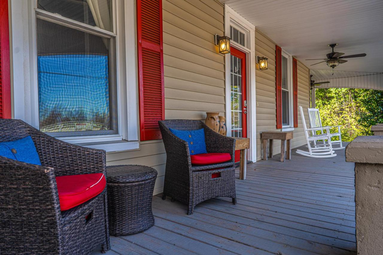 Charming Retreat- Downtown Carthage view 4