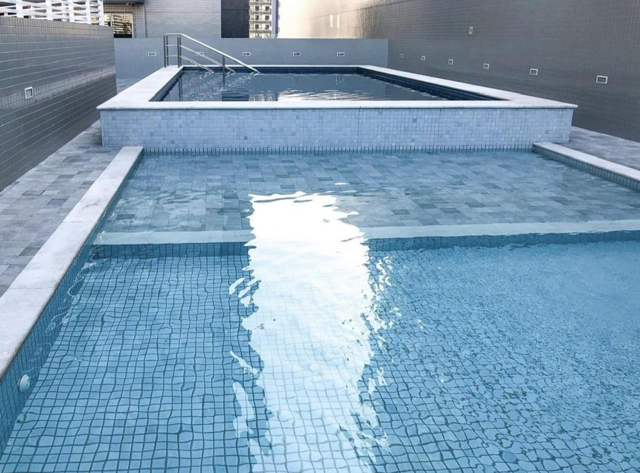 Apartamento Aconchegante e Elegante com Ar-Condicionado, Piscina, Garagem e Varanda Gourmet a 3 min da Praia