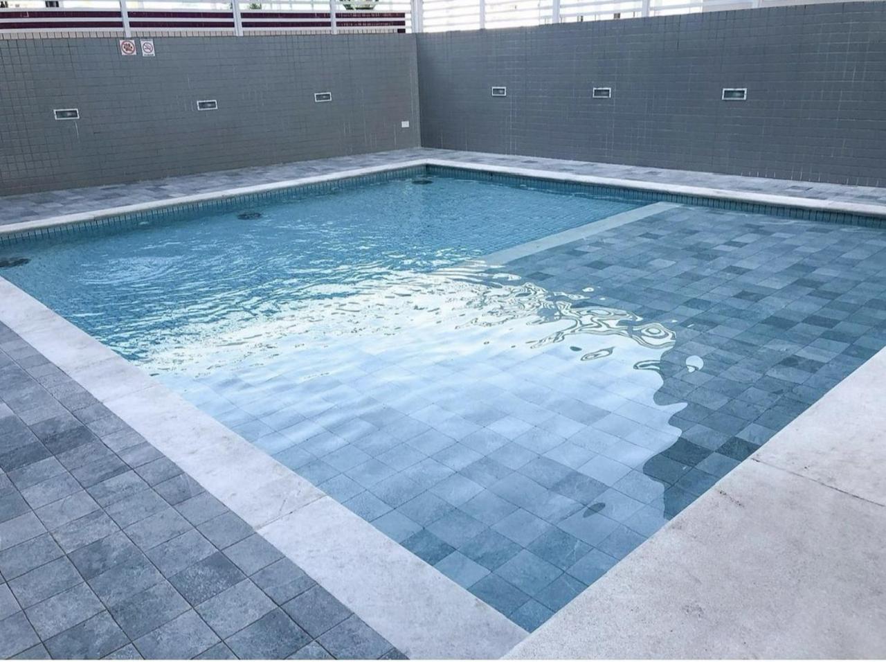Apartamento Aconchegante e Elegante com Ar-Condicionado, Piscina, Garagem e Varanda Gourmet a 3 min da Praia