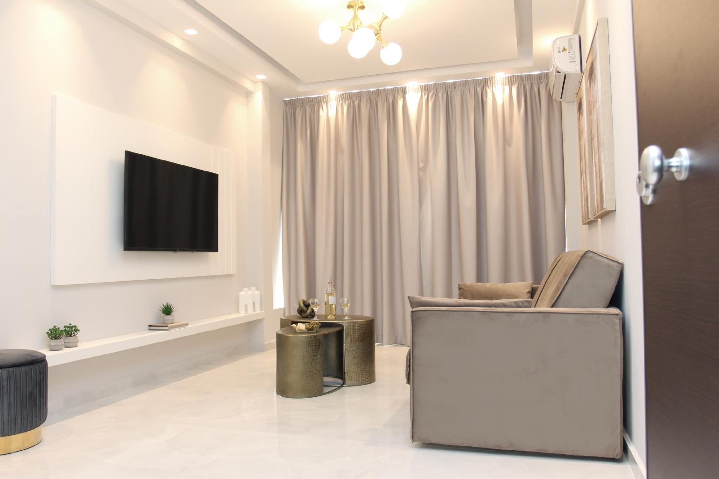 central metropolis luxury living