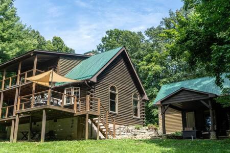 Cozy 2 Bedroom Cabin Nestled in Wooded Hideaway view 3