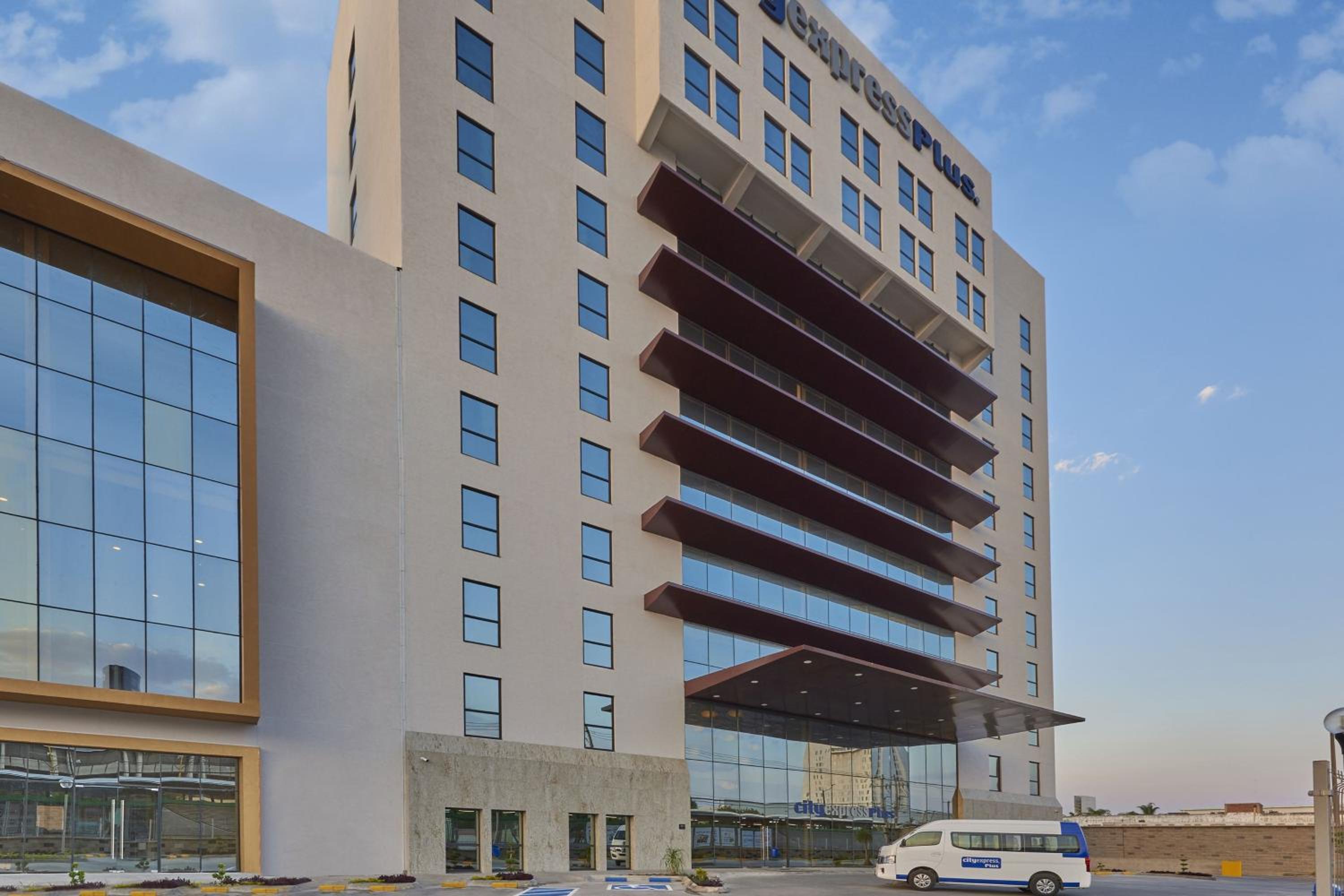 Hotel City Express Plus by Marriott Leon Centro de Convenciones - Image 1