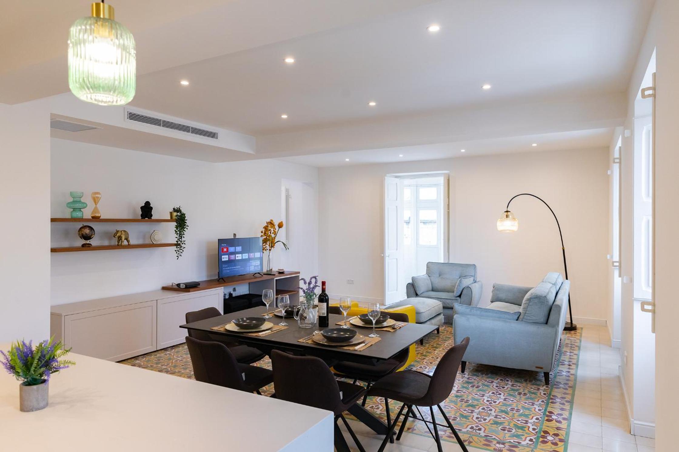 Florette Suite Designer Finish w Stunning Lounge Terrace by Arco Collection photo 2