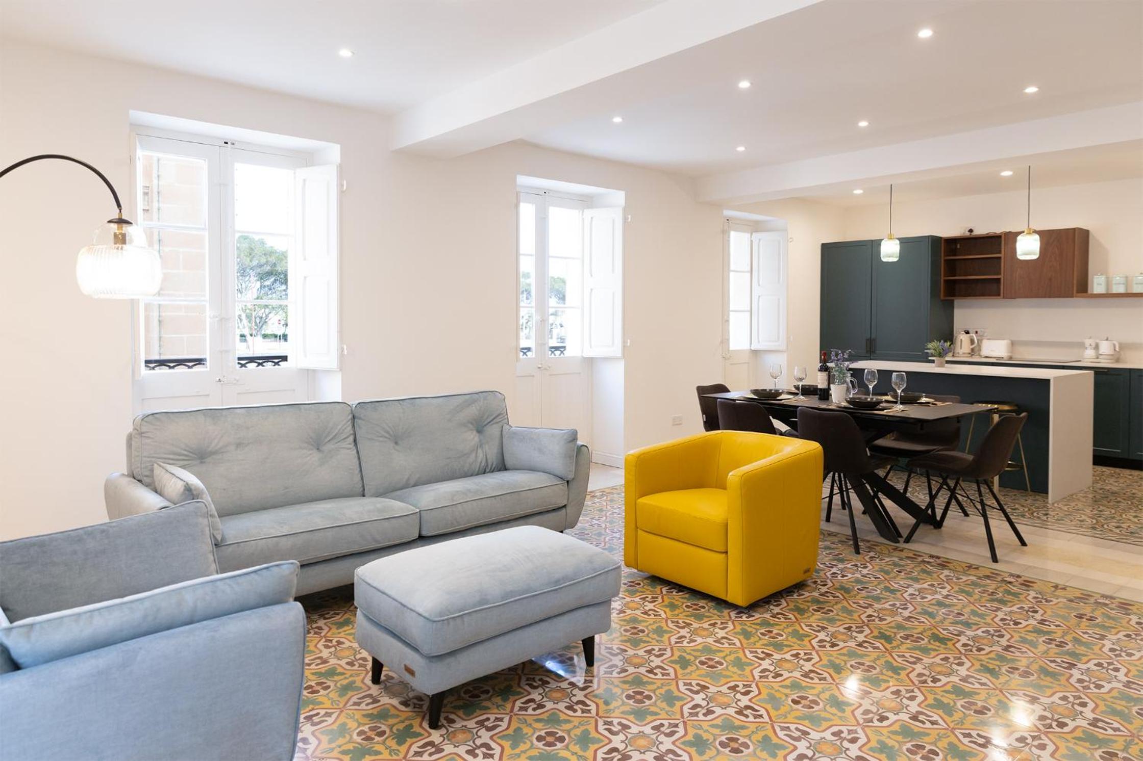 Florette Suite Designer Finish w Stunning Lounge Terrace by Arco Collection photo 3