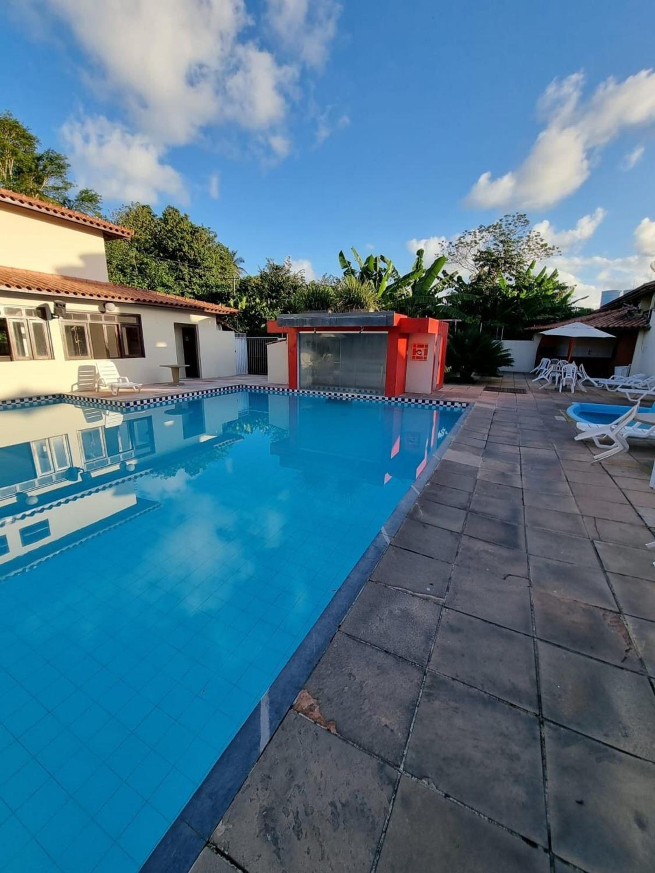 Casas com 2 ou 3 suítes (todas com ar split), com internet privativa 300MBPSno Residencial Nazareth, localizado a aproximadamente 80m da praia de Taperapuã