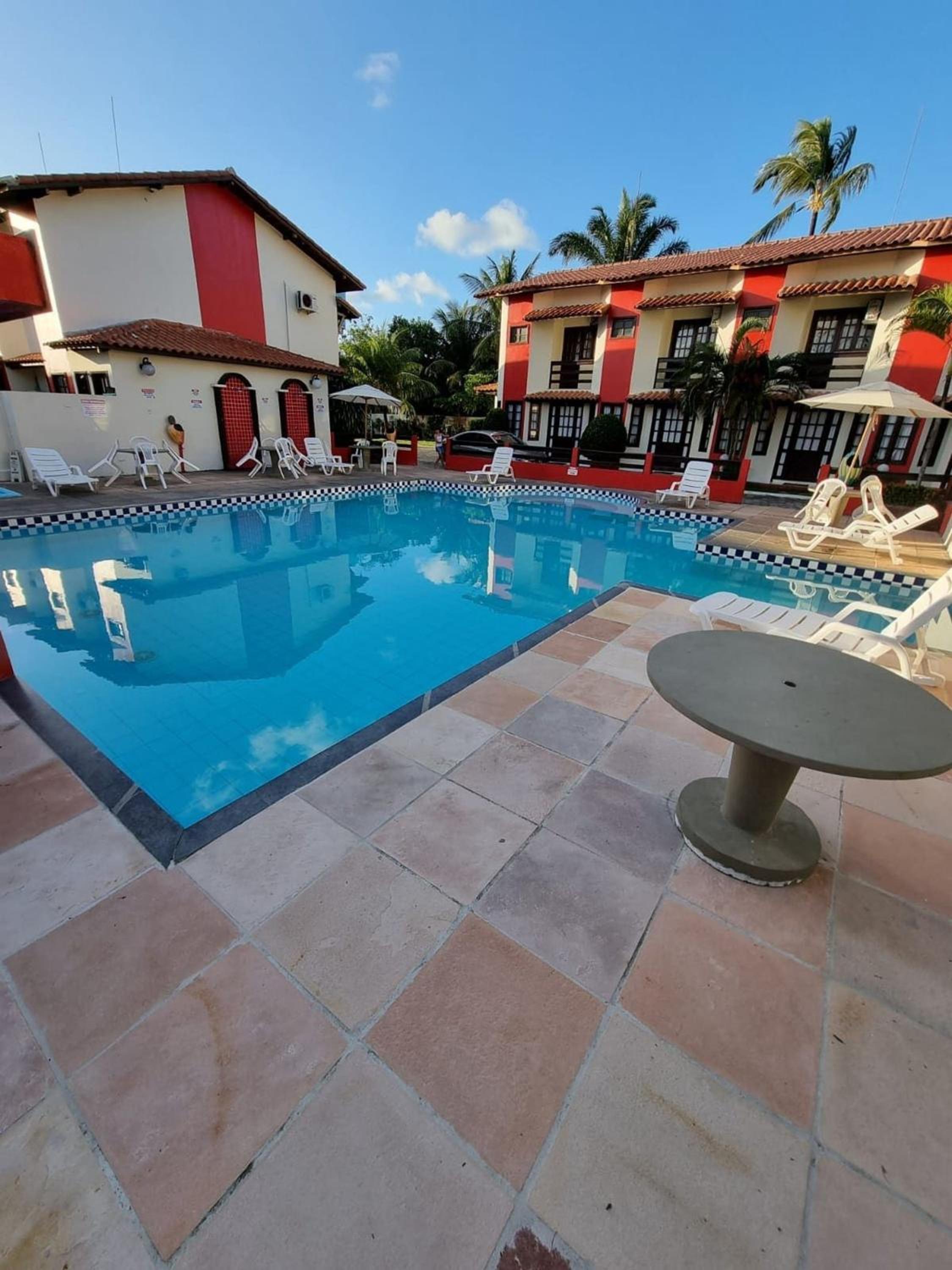 Casas com 2 ou 3 suítes (todas com ar split), com internet privativa 300MBPSno Residencial Nazareth, localizado a aproximadamente 80m da praia de Taperapuã
