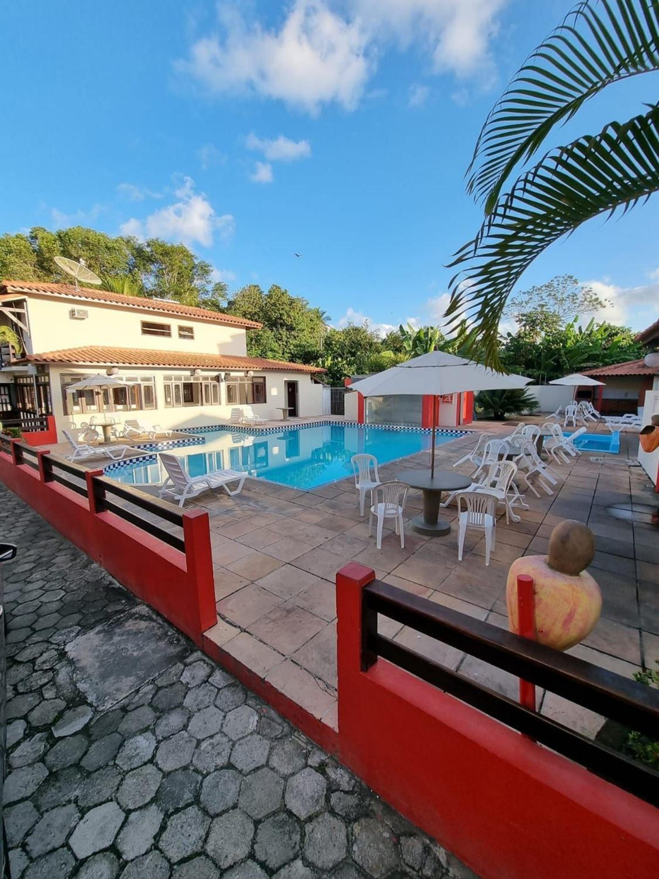 Casas com 2 ou 3 suítes (todas com ar split), com internet privativa 300MBPSno Residencial Nazareth, localizado a aproximadamente 80m da praia de Taperapuã