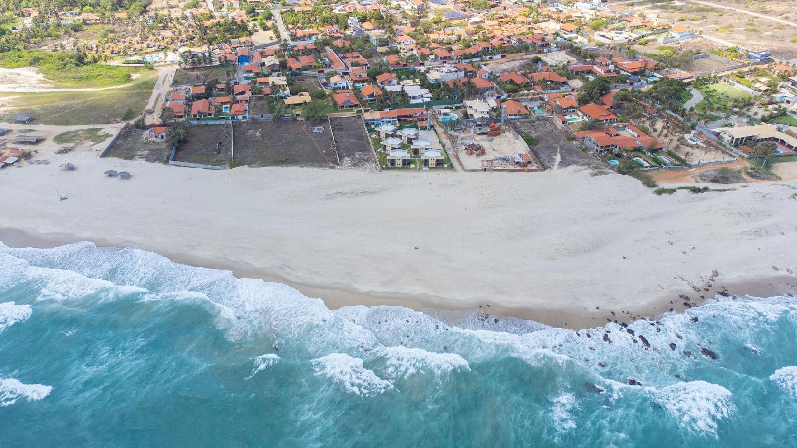 Beachfront Duplex #A2 em Barro Preto por Carpediem