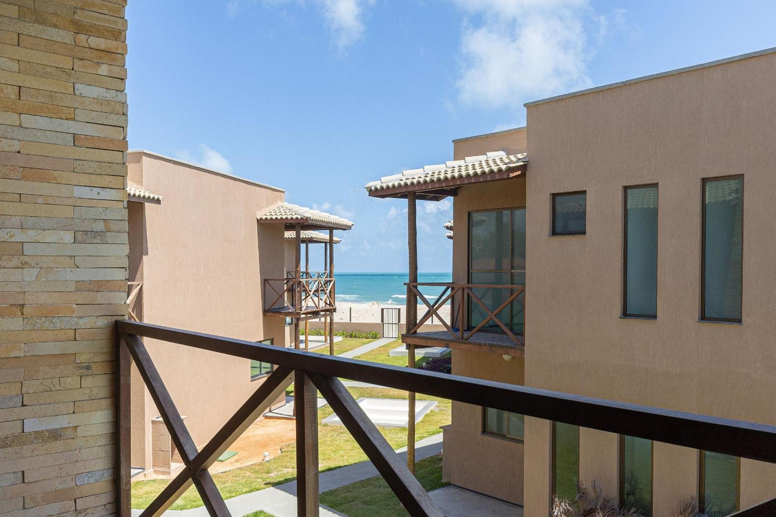 Beachfront Duplex #A2 em Barro Preto por Carpediem