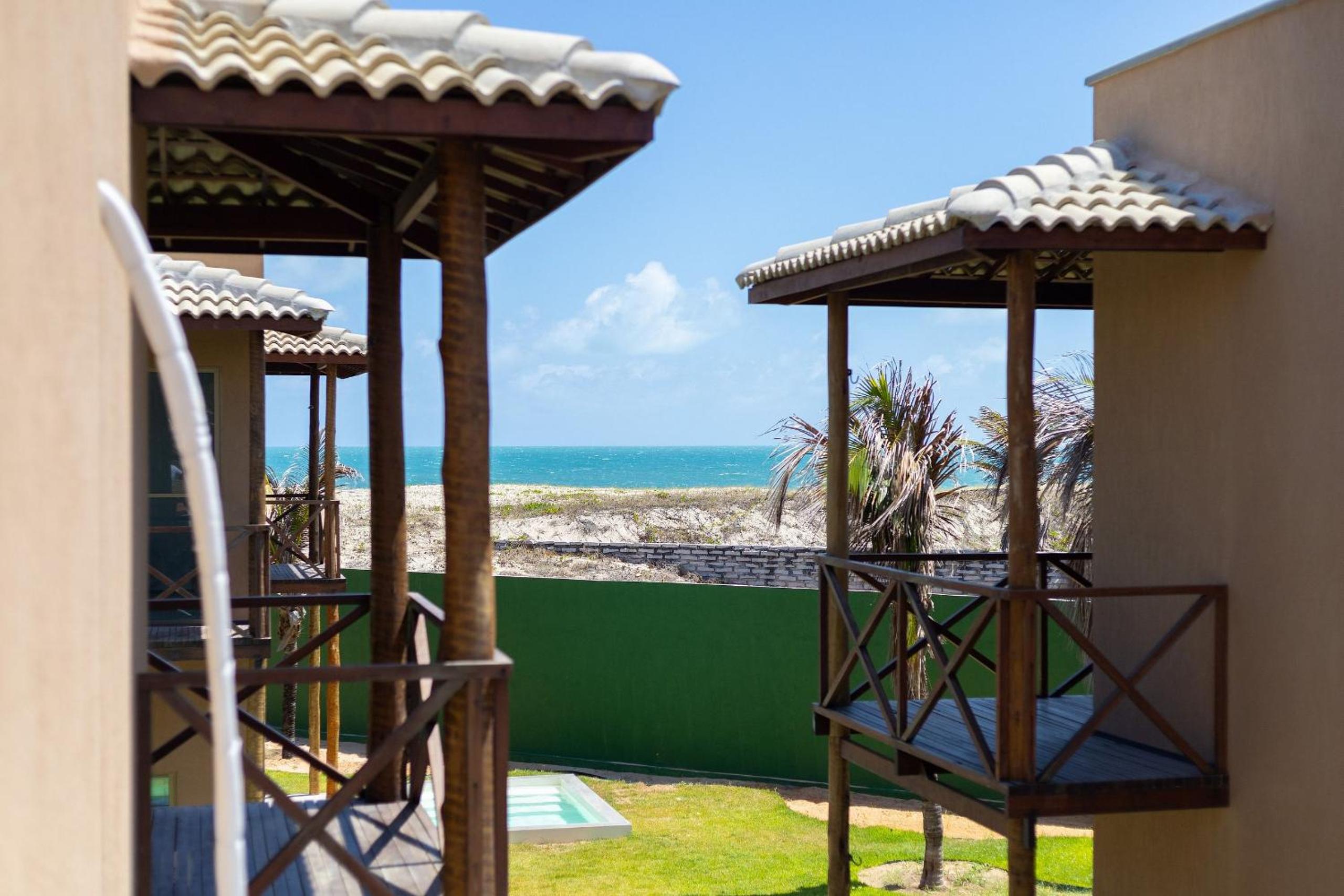 Beachfront Duplex #A2 em Barro Preto por Carpediem