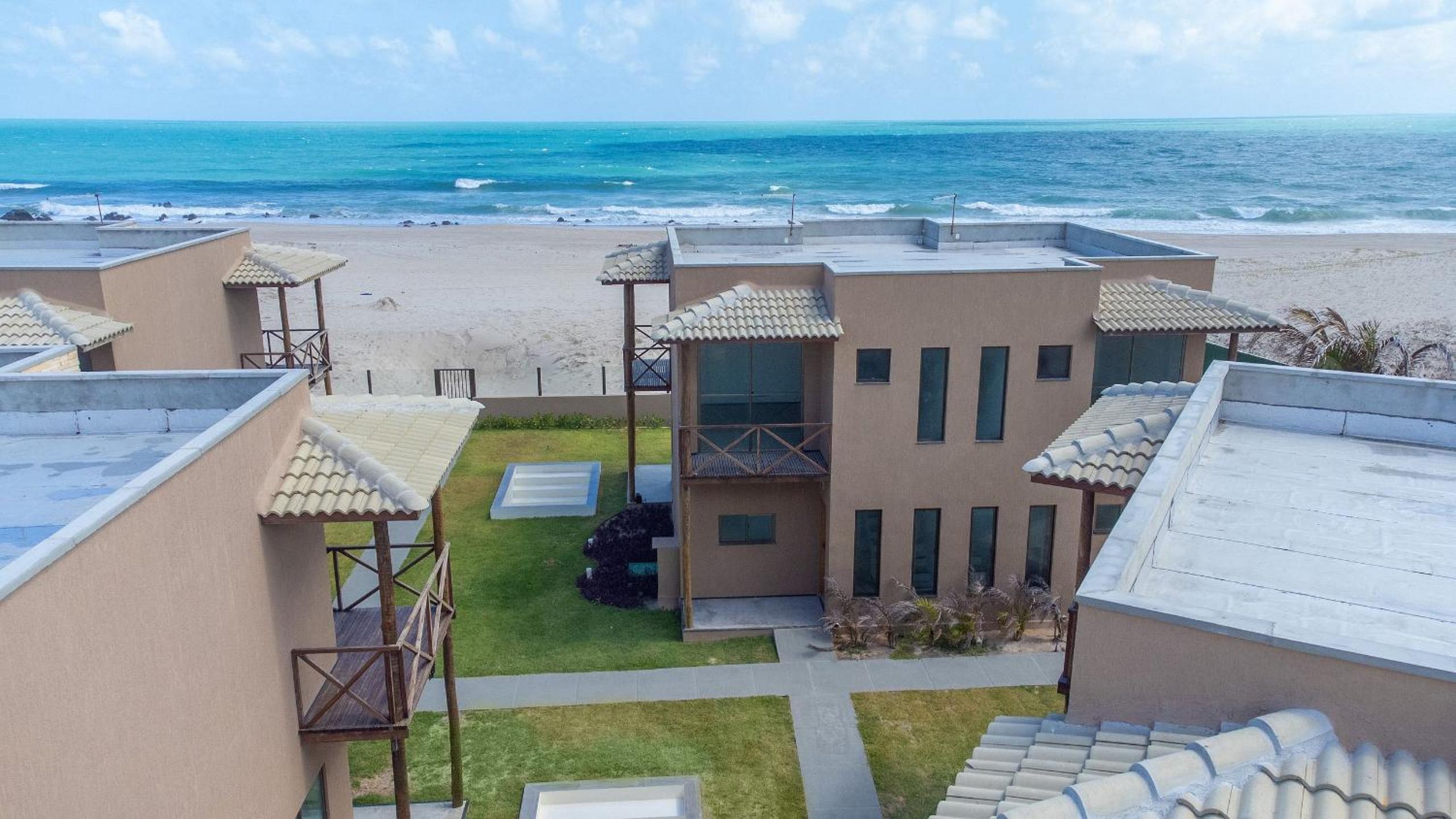 Beachfront Duplex #A2 em Barro Preto por Carpediem