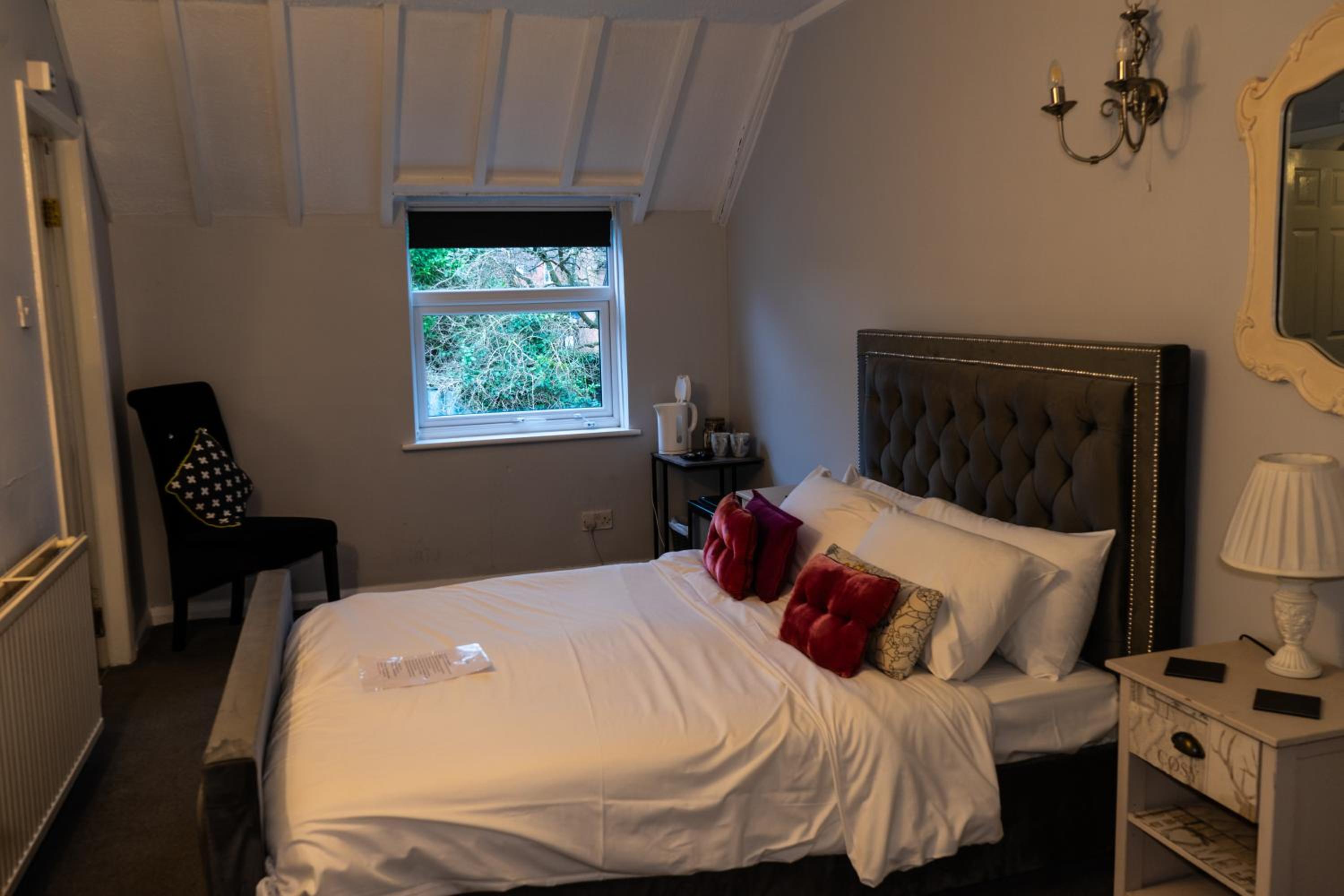 The lodge at Carlton tavern free parking view 4