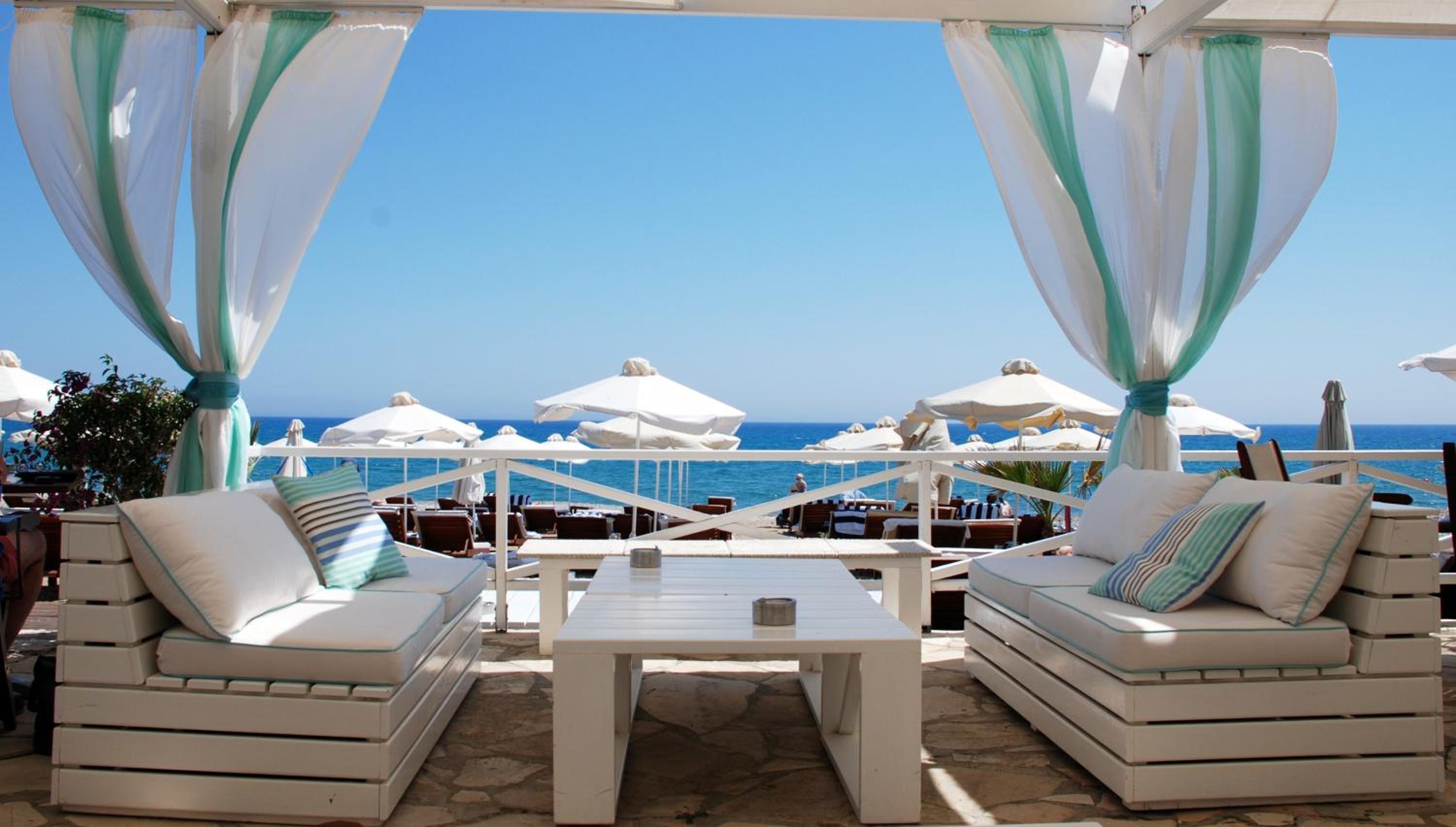 4 bedroom Villa Helidoni with private infinity pool, Aphrodite Hills Resort