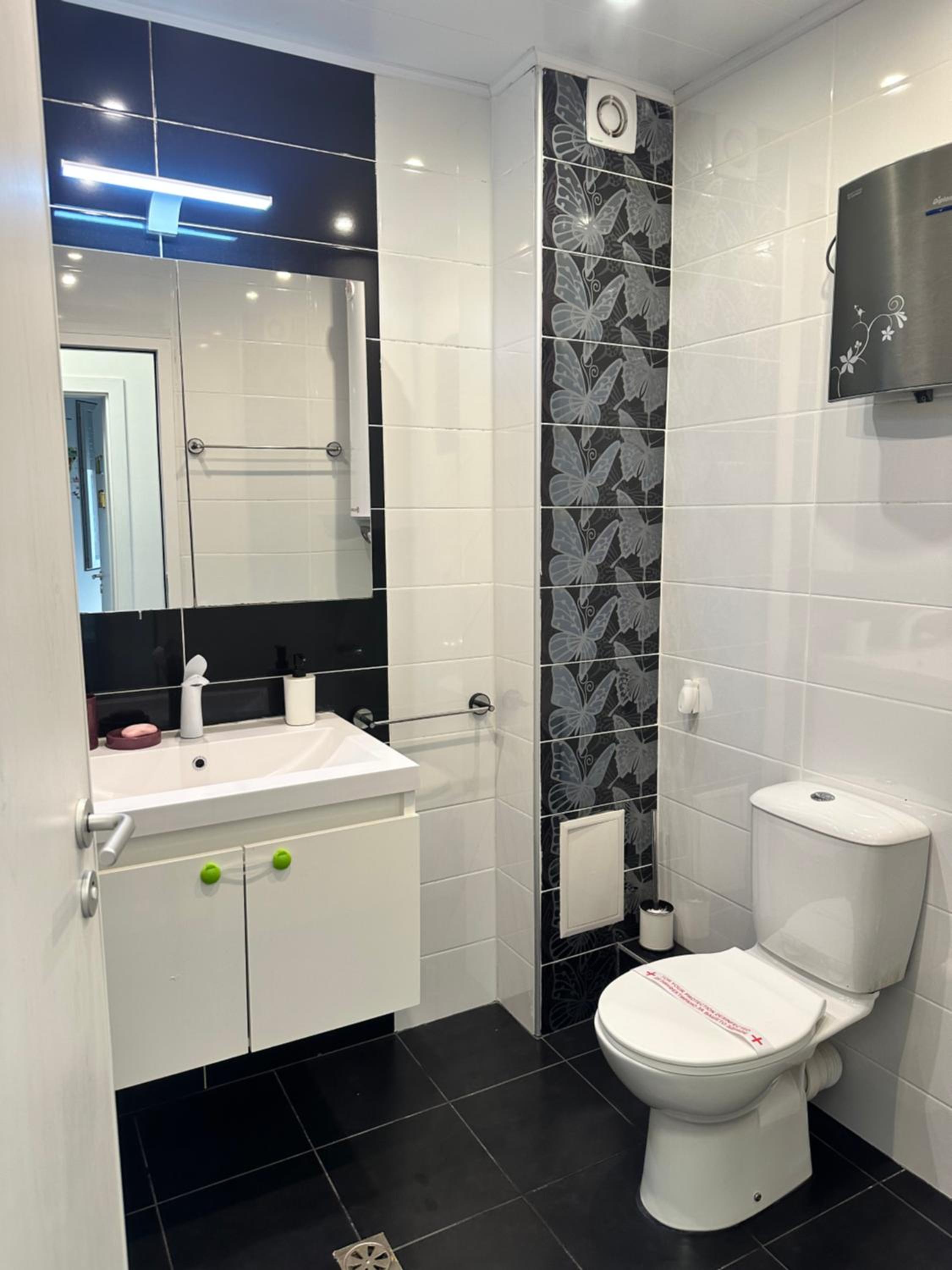 BRIZ apartment; 2 bdr; 6 guests; private parking