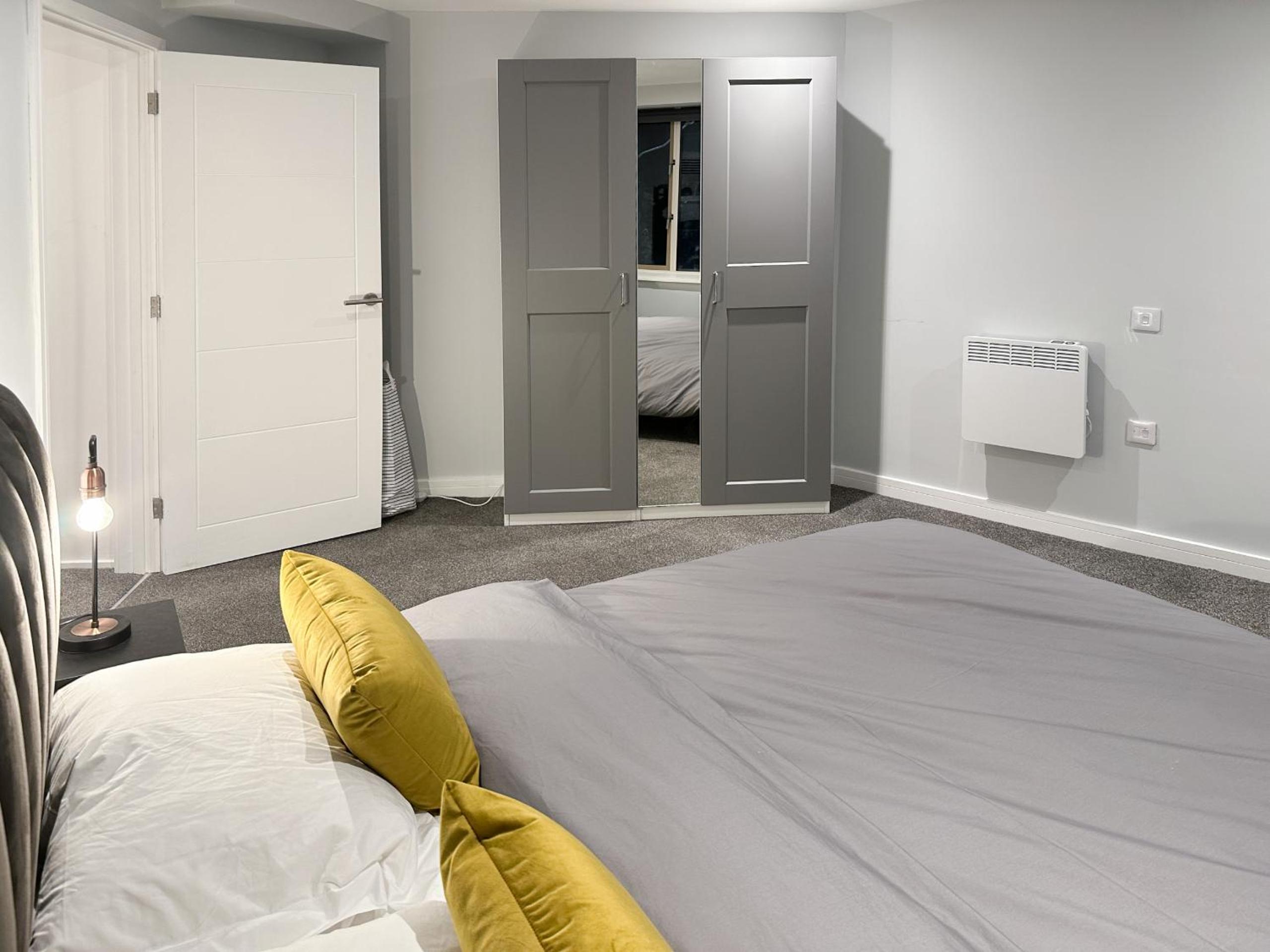 Toothbrush Apartments - Town Centre - Century House view 5