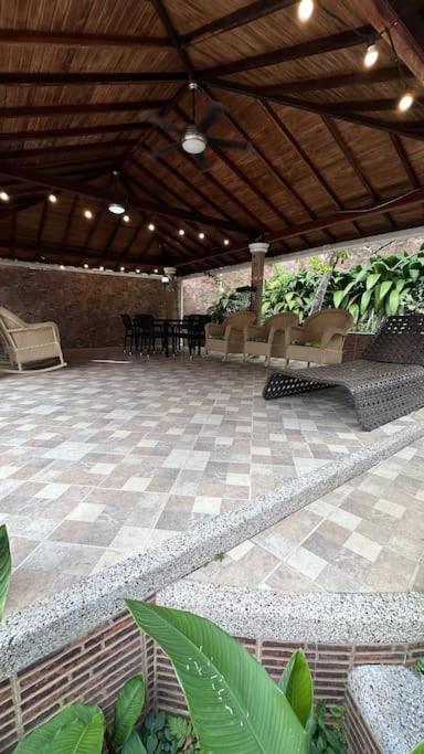 Cabaña con piscina en Minca