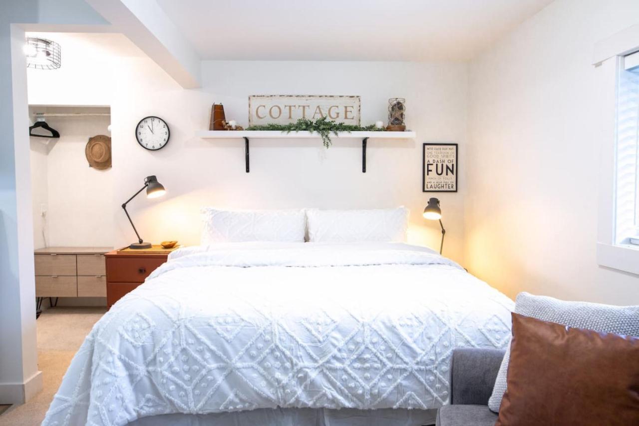 The Nook, Top Floor Suite with Lake and Mtn View - Image 1