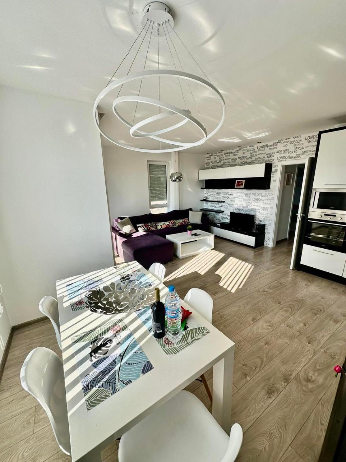 BRIZ apartment; 2 bdr; 6 guests; private parking