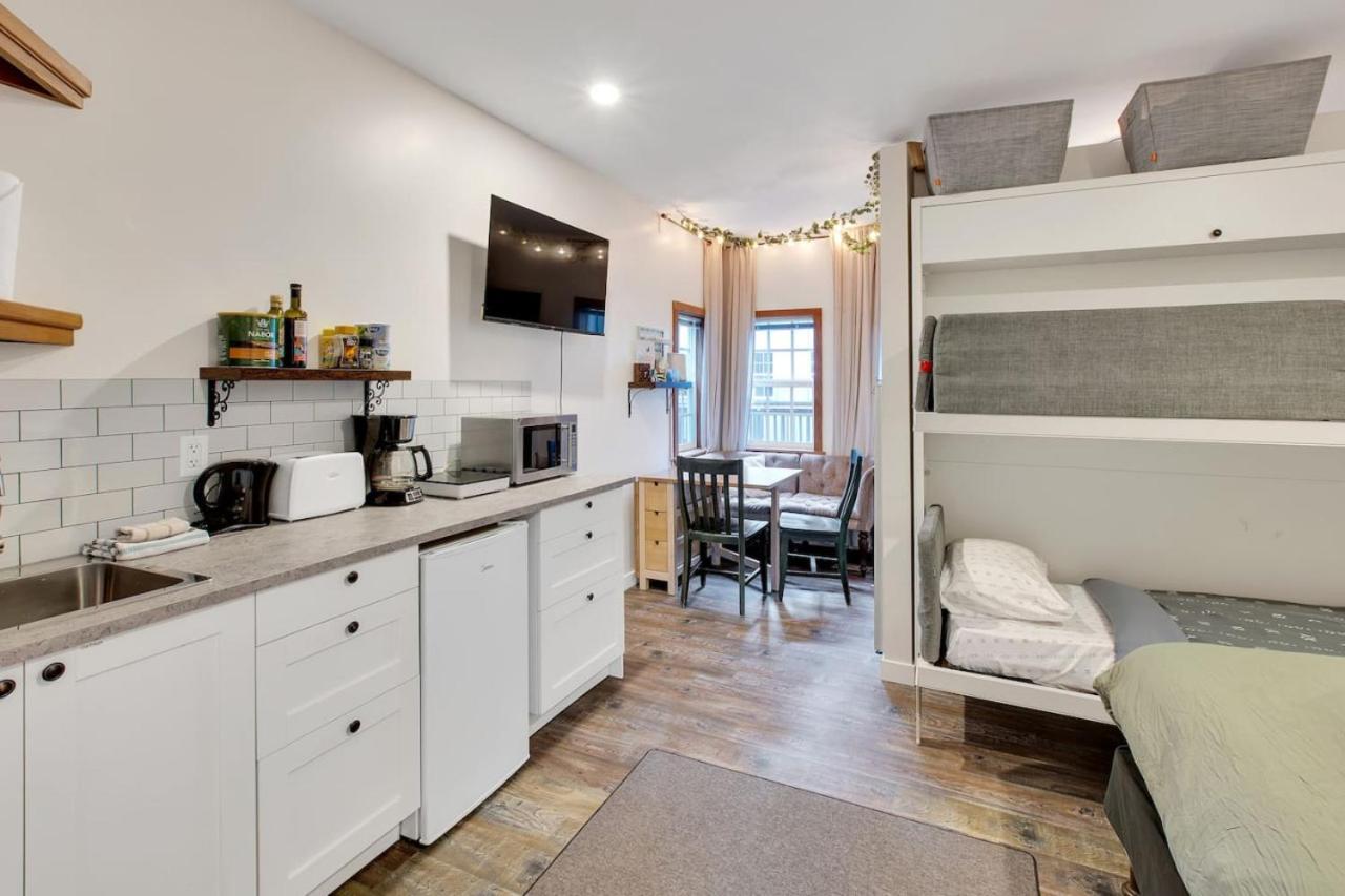 Grey Whale, Pet Friendly Studio at The Beach
