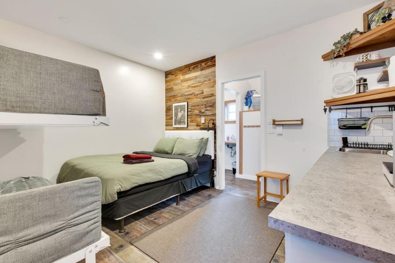 Grey Whale, Pet Friendly Studio at The Beach