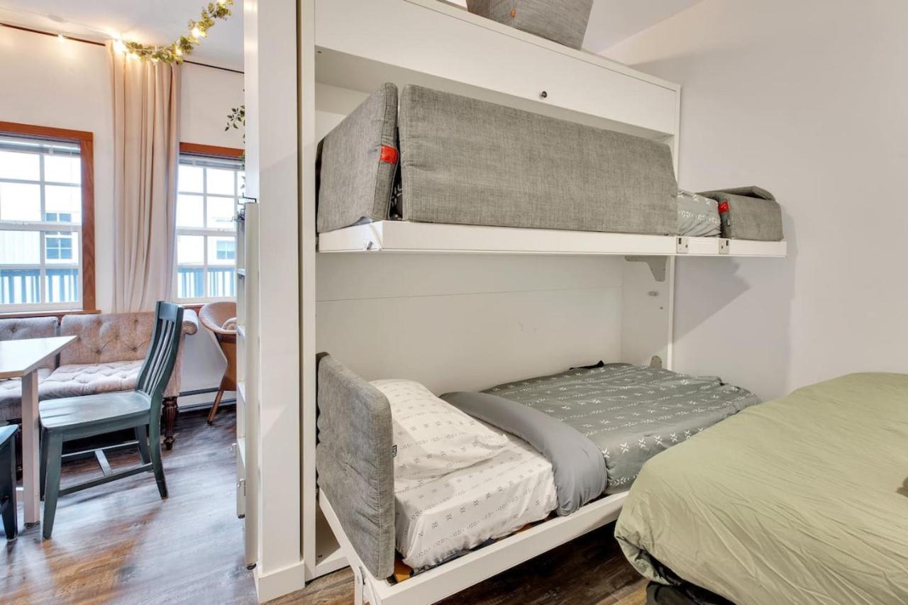 Grey Whale, Pet Friendly Studio at The Beach
