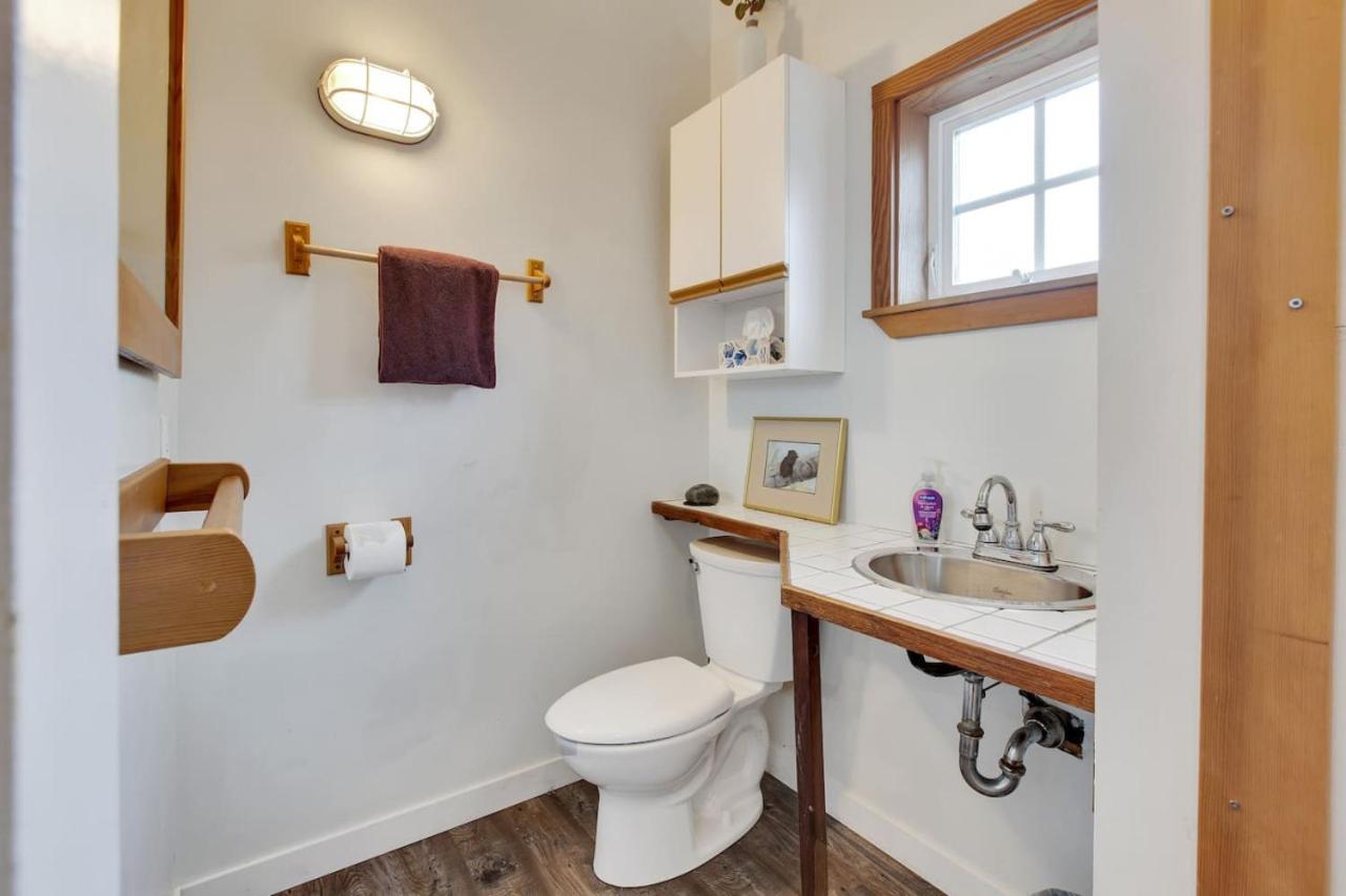 Grey Whale, Pet Friendly Studio at The Beach
