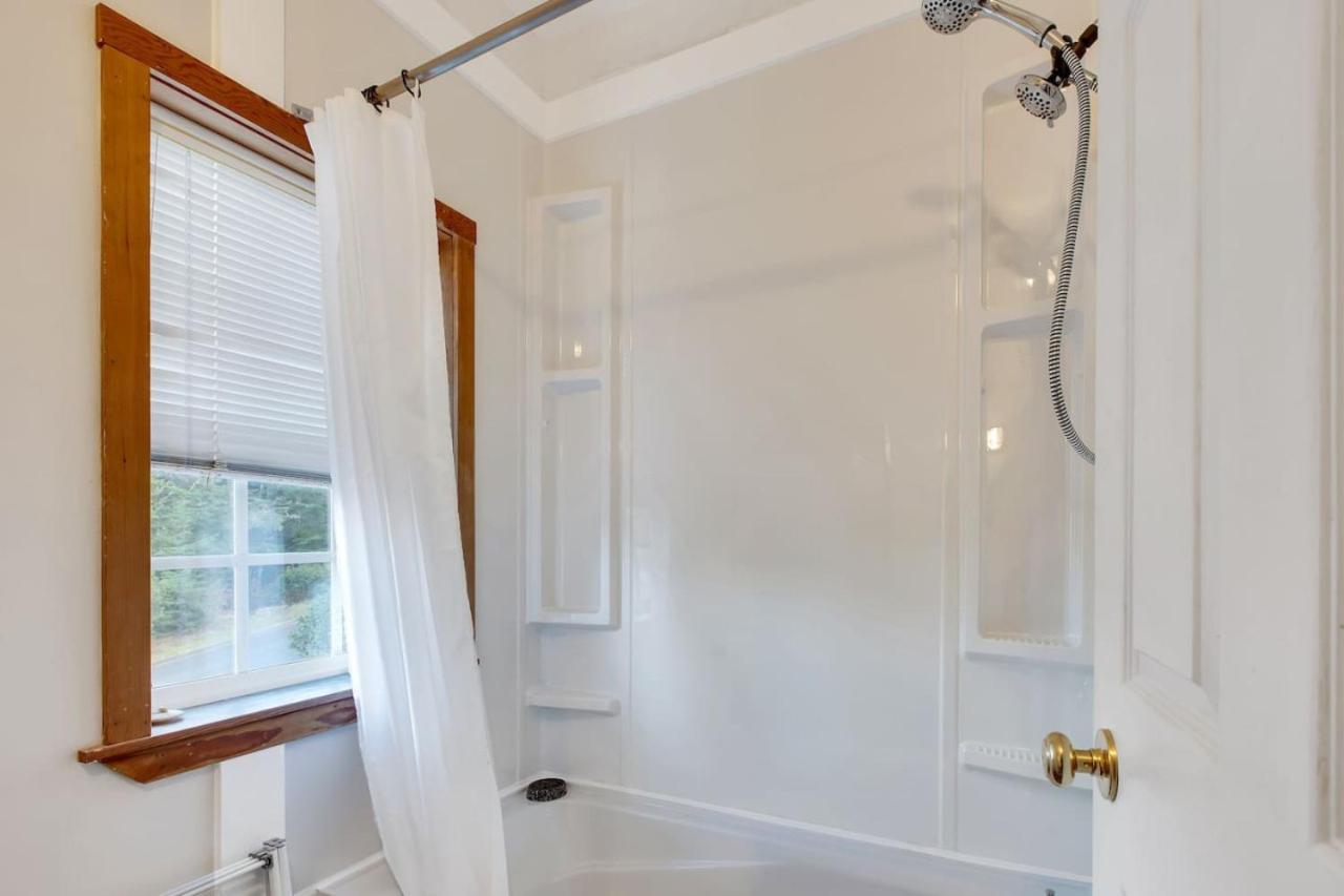 Grey Whale, Pet Friendly Studio at The Beach