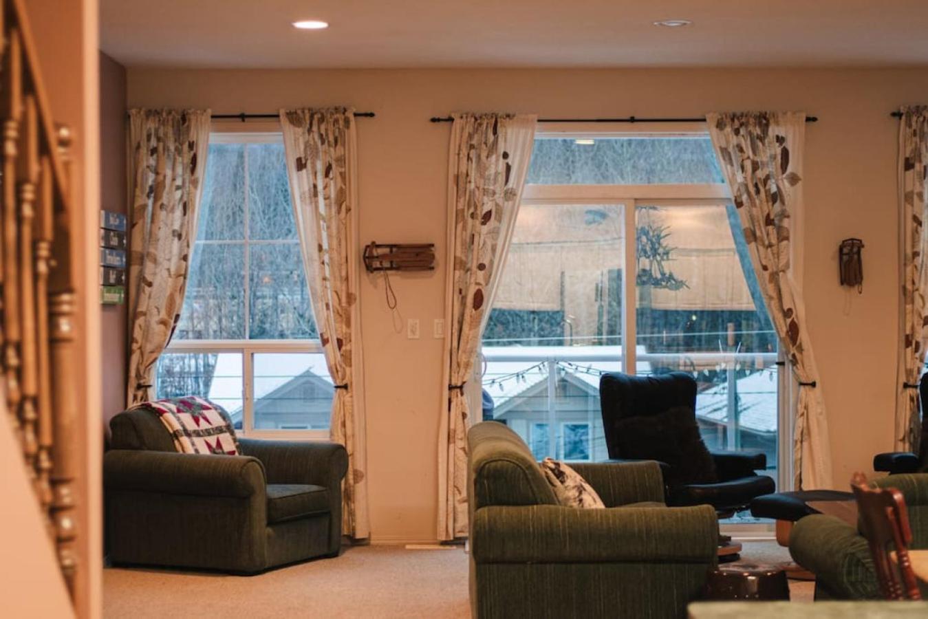 Burfield Lodge, Ski In Ski Out with Hot Tub