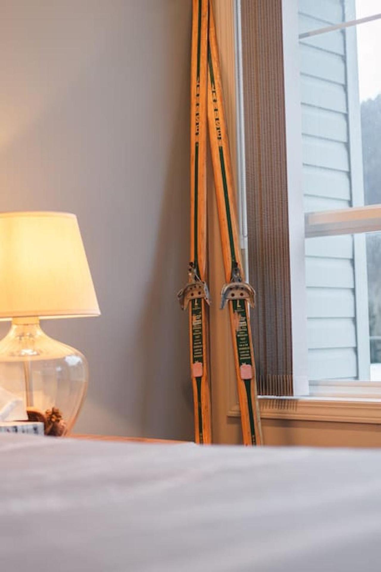 Burfield Lodge, Ski In Ski Out with Hot Tub