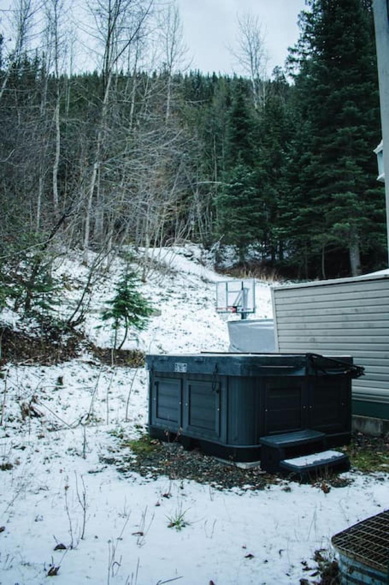 Burfield Lodge, Ski In Ski Out with Hot Tub